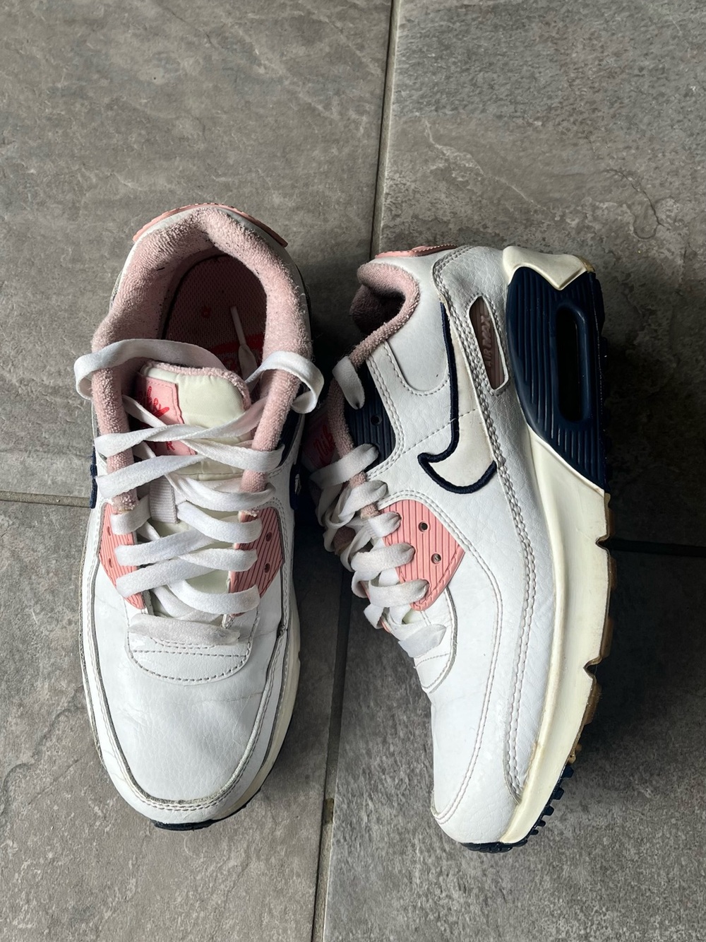 Nike Air Max Women’s White, Pink & Navy Low-Top Sneakers